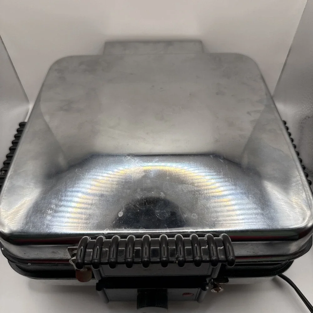 VillaWare Belgian Waffler 4 Square Waffle Maker Iron  Model 6100 Removable Plate